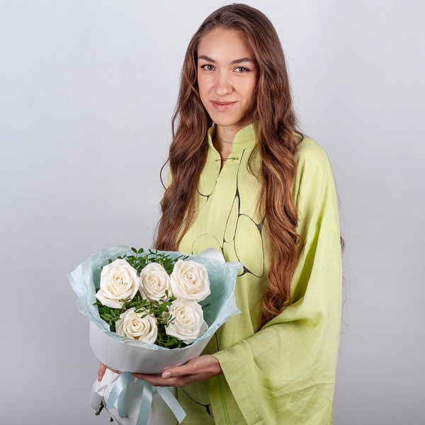 Роза белая 50 см - 9, Фисташка, Современная упаковка